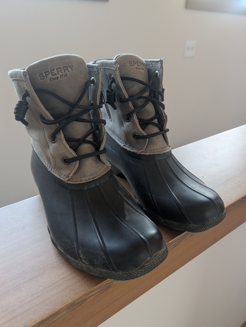 Sperry Women's Gray and Black Duck Boots